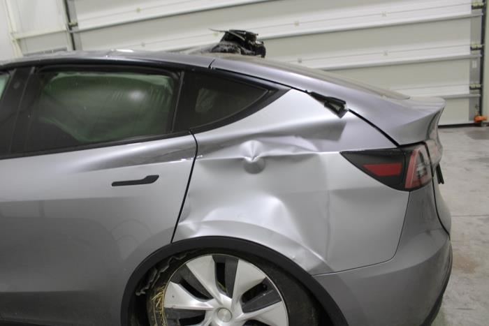 Tesla Model Y Long Range,Performance Skrotfordon (2023, GRIJS)