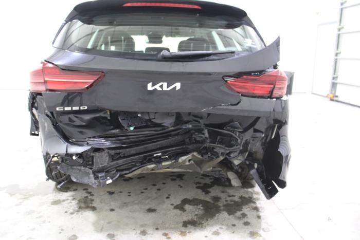 Kia Ceed Sportswagon 1.0i T-GDi 12V Vehículo de desguace (2023, Negro)