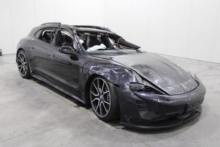 Porsche Taycan Sport Turismo 79 kWh Épave (2023, Noir)