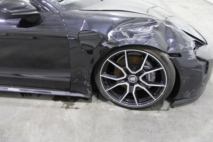 Porsche Taycan Sport Turismo 79 kWh Épave (2023, Noir)