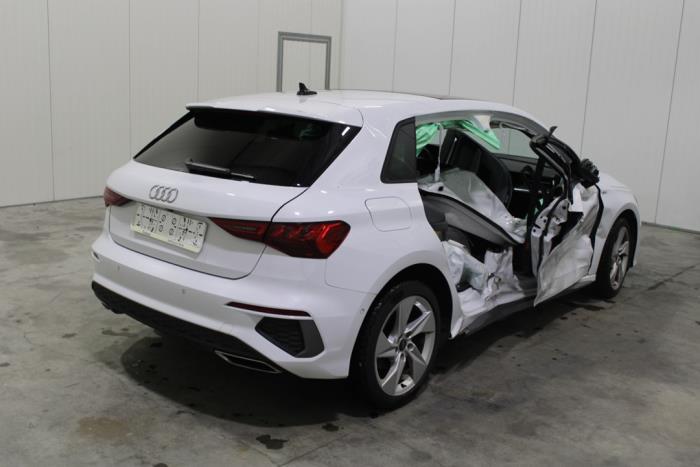 Audi A3 Sportback 1.0 30 TFSI 12V Mild hybrid Épave (2023, Blanc)