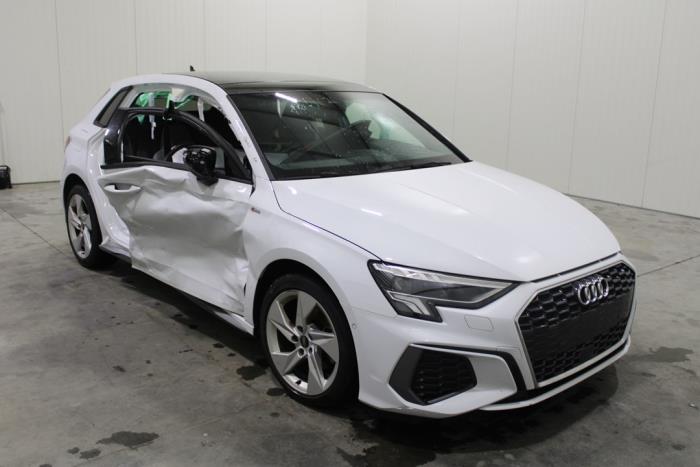 Audi A3 Sportback 1.0 30 TFSI 12V Mild hybrid Épave (2023, Blanc)
