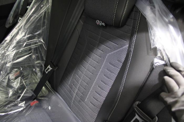 Peugeot 3008 III 1.2 12V Hybrid 136 Schrottauto (2025, Grau)