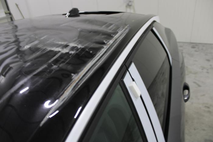 Peugeot 3008 III 1.2 12V Hybrid 136 Schrottauto (2025, Grau)