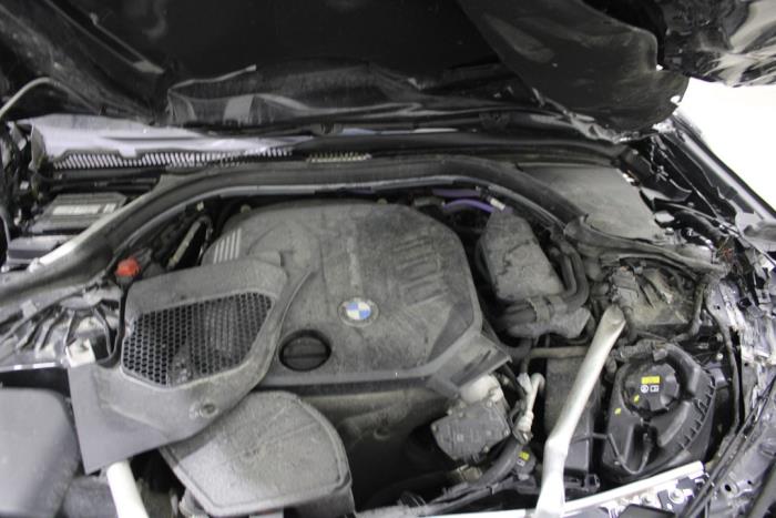 BMW 5 serie Touring 518d 2.0 TwinPower Turbo 16V Mild Hybrid Vehículo de desguace (2020, Gris)