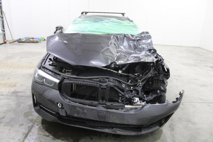 BMW 5 serie Touring 518d 2.0 TwinPower Turbo 16V Mild Hybrid Vehículo de desguace (2020, Gris)