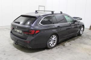 BMW 5 serie Touring 518d 2.0 TwinPower Turbo 16V Mild Hybrid Vehículo de desguace (2020, Gris)