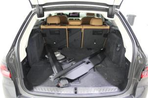 BMW 5 serie Touring 518d 2.0 TwinPower Turbo 16V Mild Hybrid Vehículo de desguace (2020, Gris)