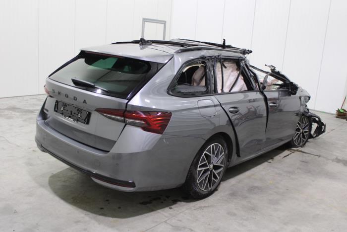 Skoda Octavia Combi 1.5 TSI MHEV 16V Vehículo de desguace (2024, Gris)