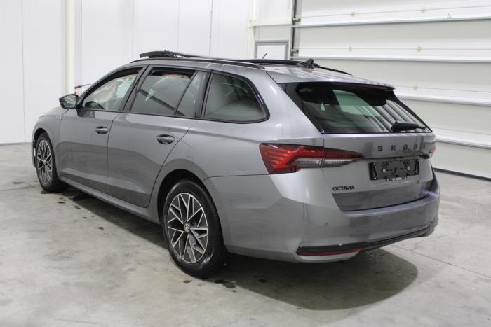 Skoda Octavia Combi 1.5 TSI MHEV 16V Vehículo de desguace (2024, Gris)