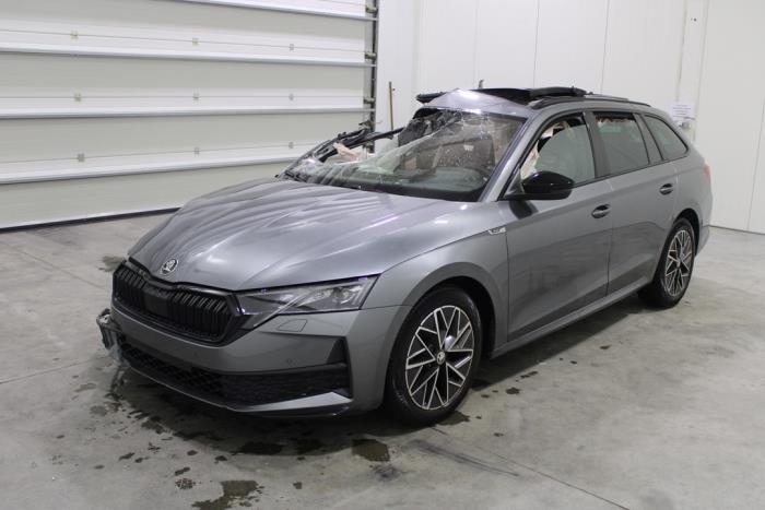 Skoda Octavia Combi 1.5 TSI MHEV 16V Vehículo de desguace (2024, Gris)