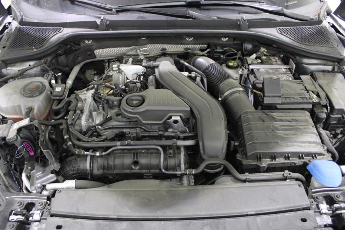 Skoda Octavia Combi 1.5 TSI MHEV 16V Vehículo de desguace (2024, Gris)