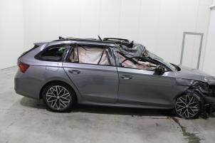 Skoda Octavia Combi 1.5 TSI MHEV 16V Vehículo de desguace (2024, Gris)