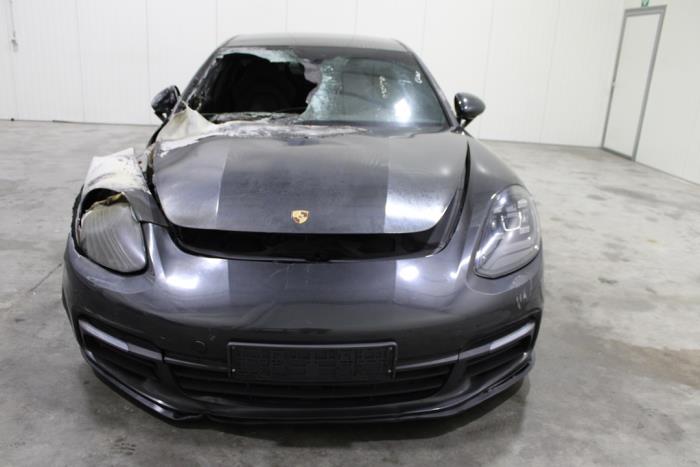 Porsche Panamera 4.0 V8 4S Diesel Épave (2019, Gris)