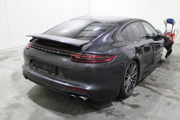 Porsche Panamera 4.0 V8 4S Diesel Épave (2019, Gris)