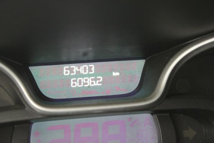 Renault Trafic 2.0 dCi 16V 120 Schrottauto (2020, Weiß)