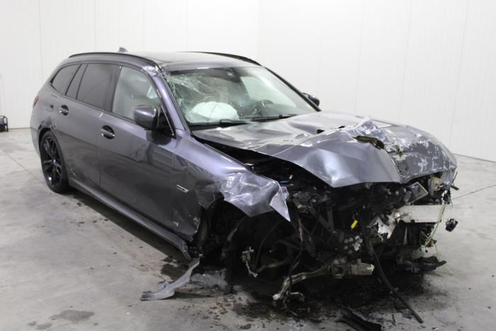 BMW 3 serie Touring 320e 2.0 TwinPower Turbo 16V Vehículo de desguace (2022, Gris)