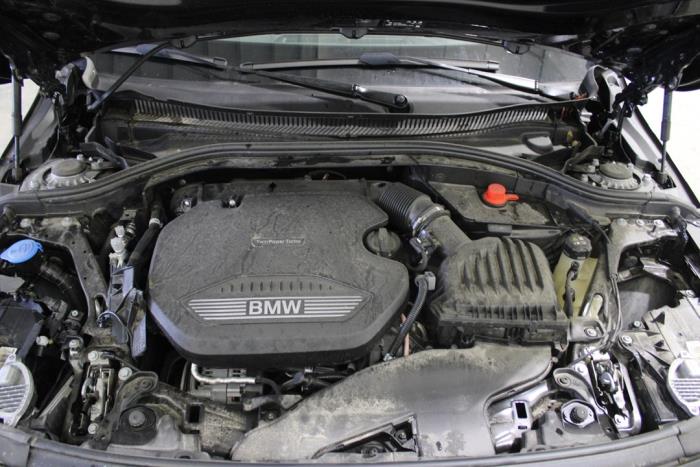 BMW 1 serie 116d 1.5 12V TwinPower Vehículo de desguace (2022, Oscuro, Negro)