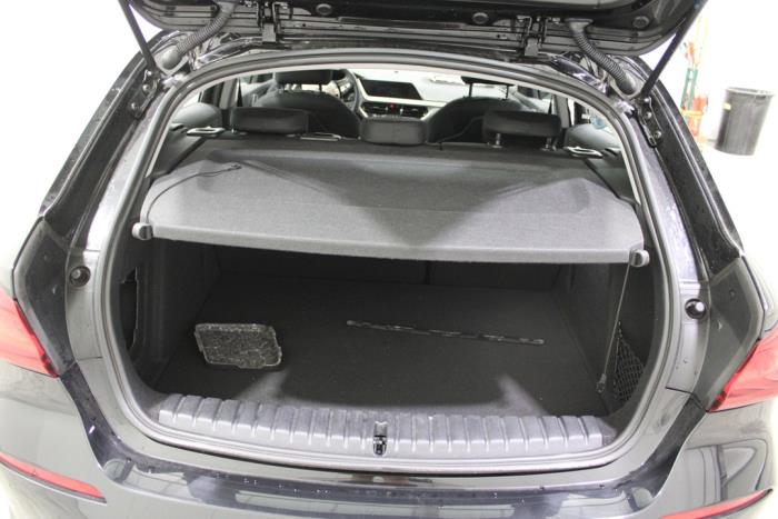 BMW 1 serie 116d 1.5 12V TwinPower Vehículo de desguace (2022, Oscuro, Negro)