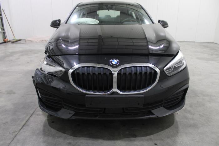 BMW 1 serie 116d 1.5 12V TwinPower Vehículo de desguace (2022, Oscuro, Negro)