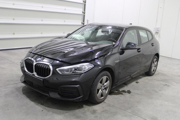 BMW 1 serie 116d 1.5 12V TwinPower Vehículo de desguace (2022, Oscuro, Negro)