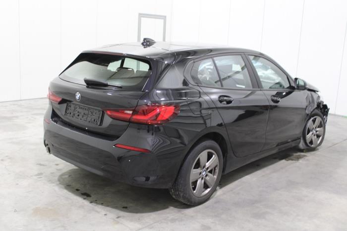 BMW 1 serie 116d 1.5 12V TwinPower Vehículo de desguace (2022, Oscuro, Negro)