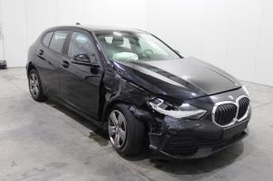 BMW 1 serie 116d 1.5 12V TwinPower Vehículo de desguace (2022, Oscuro, Negro)