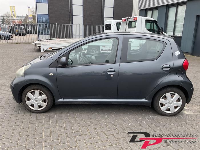 Toyota Aygo 1.0 12V VVT-i Salvage vehicle (2007, Gray)