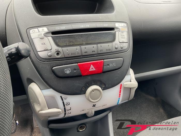 Toyota Aygo 1.0 12V VVT-i Salvage vehicle (2007, Gray)