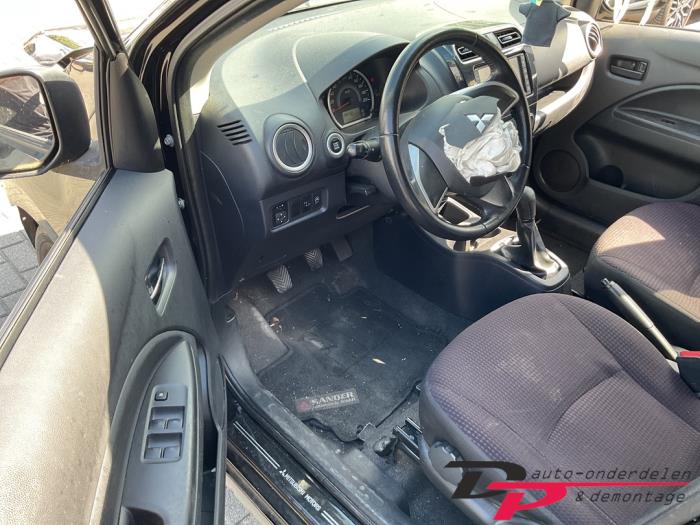 Mitsubishi Space Star 1.2 12V Vehículo de desguace (2013, Negro)