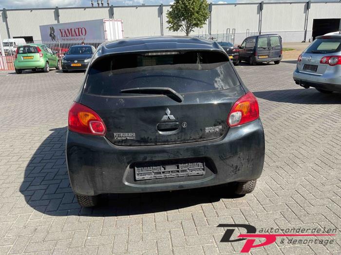 Mitsubishi Space Star 1.2 12V Vehículo de desguace (2013, Negro)