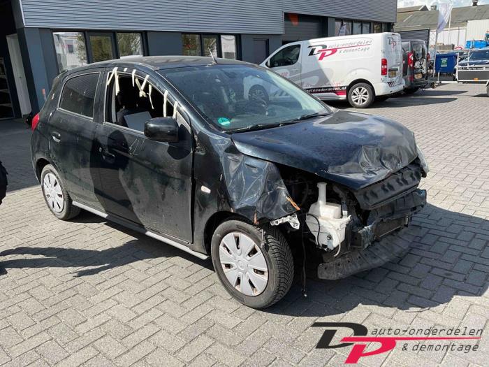 Mitsubishi Space Star 1.2 12V Vehículo de desguace (2013, Negro)
