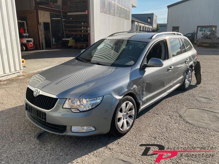 Skoda Superb Combi 1.4 TSI 16V  (Épave)