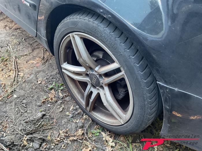 Audi A4 Avant 2.0 TFSI e 20V Samochód złomowany (2008, Czarny)
