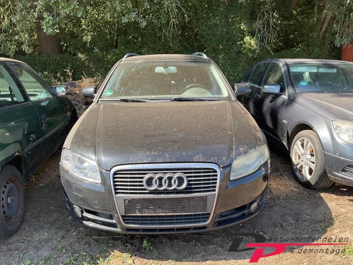 Audi A4 Avant 2.0 TFSI e 20V Samochód złomowany (2008, Czarny)