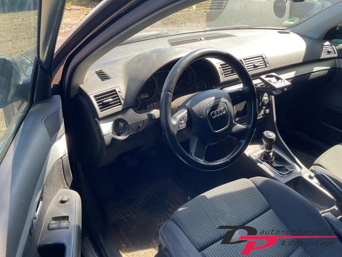 Audi A4 Avant 2.0 TFSI e 20V Samochód złomowany (2008, Czarny)