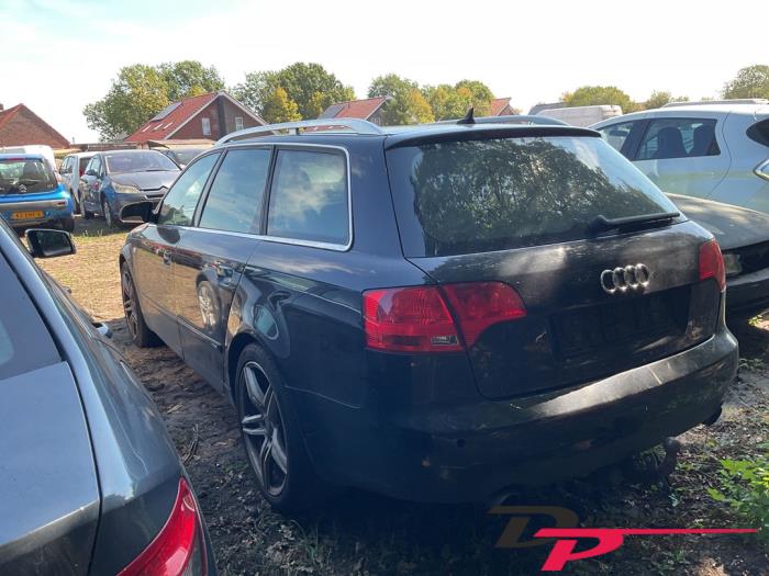 Audi A4 Avant 2.0 TFSI e 20V Samochód złomowany (2008, Czarny)