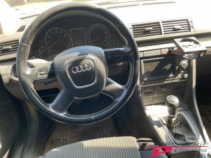 Audi A4 Avant 2.0 TFSI e 20V Samochód złomowany (2008, Czarny)