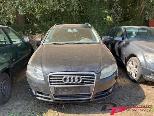 Audi A4 Avant 2.0 TFSI e 20V Samochód złomowany (2008, Czarny)