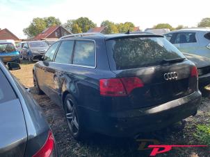 Audi A4 Avant 2.0 TFSI e 20V Samochód złomowany (2008, Czarny)