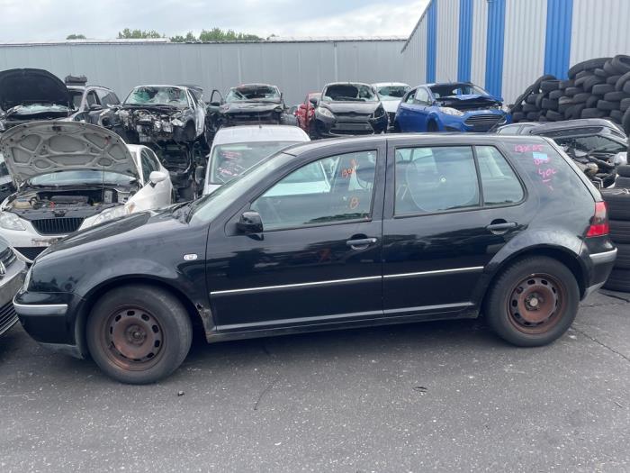 Volkswagen Golf IV 1.6 Schrottauto (1998, Schwarz)