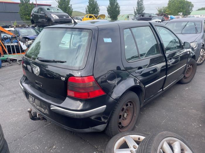 Volkswagen Golf IV 1.6 Schrottauto (1998, Schwarz)