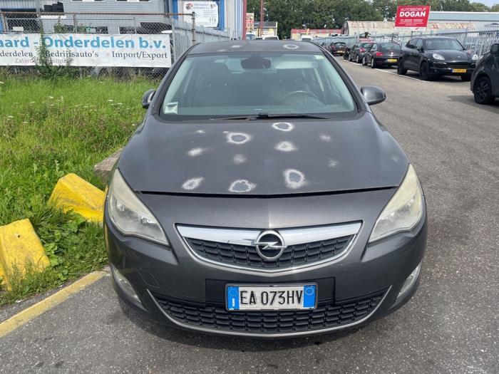 Opel Astra J 1.7 CDTi 16V 110 Samochód złomowany (2010, Szary)