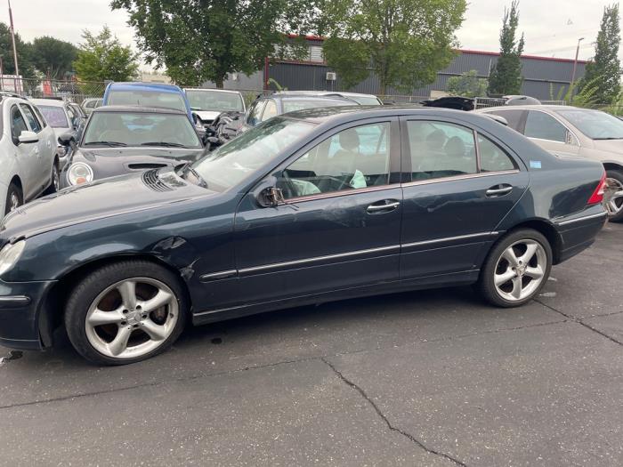 Mercedes C 1.8 C-230K 16V Schrottauto (2005, Schwarz)