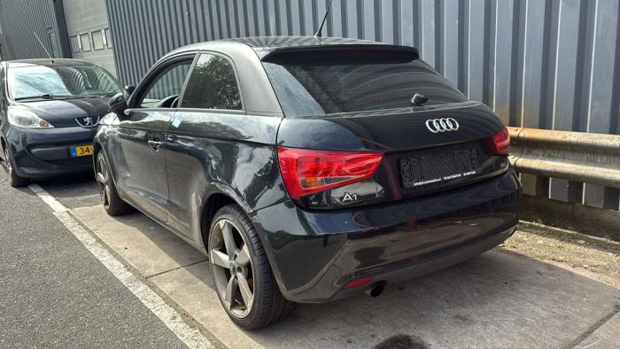 Audi A1 1.6 TDI 16V Épave (2010, Noir)