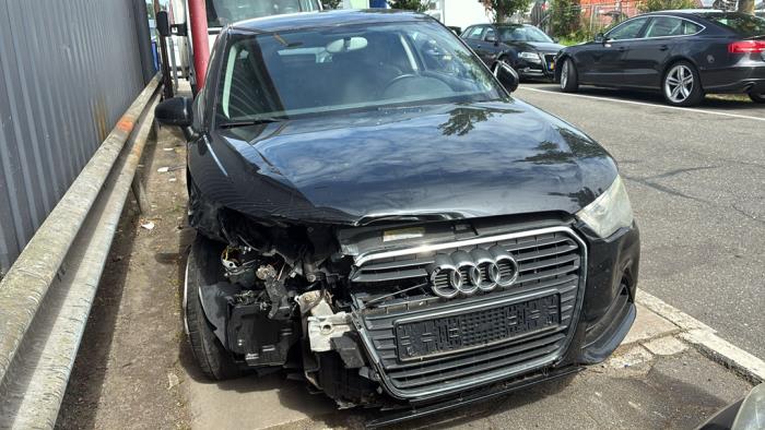 Audi A1 1.6 TDI 16V Épave (2010, Noir)