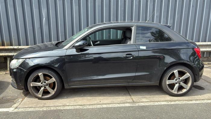 Audi A1 1.6 TDI 16V Épave (2010, Noir)