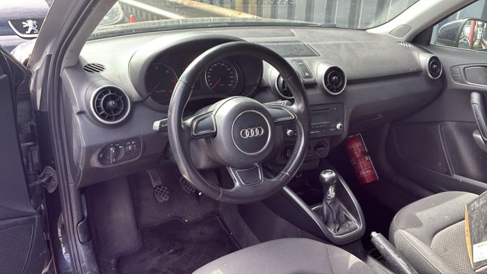 Audi A1 1.6 TDI 16V Épave (2010, Noir)