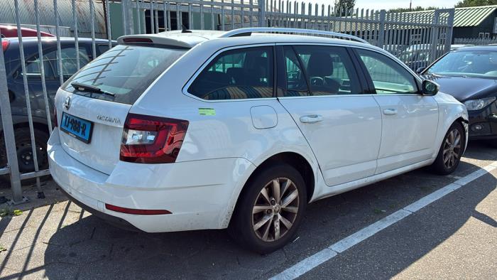 Skoda Octavia Combi 1.6 TDI 16V Vehículo de desguace (2018, Blanco)