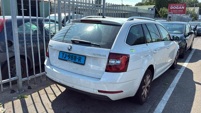 Skoda Octavia Combi 1.6 TDI 16V Vehículo de desguace (2018, Blanco)